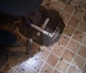 威远卫生间漏水维修公司为您分享下卫生间渗水如何处理及注意事项